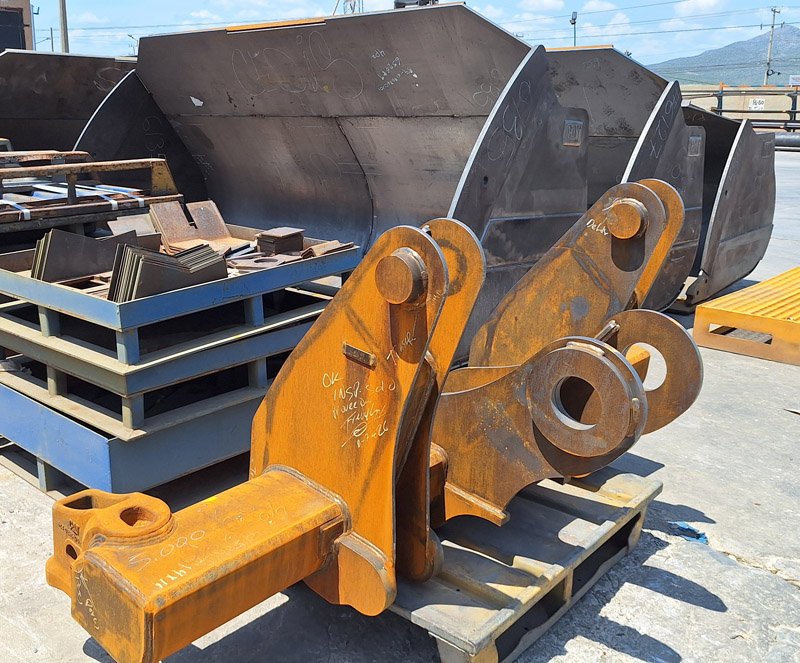 Heavy equipment bucket shells and linkage components